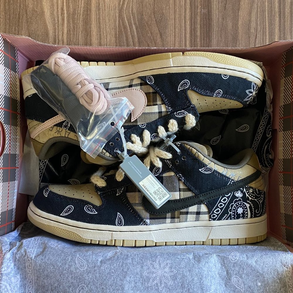 Nike × Travis Scott